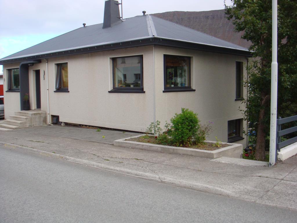 Sólheimar Studio Apartment Ísafjörður Quarto foto